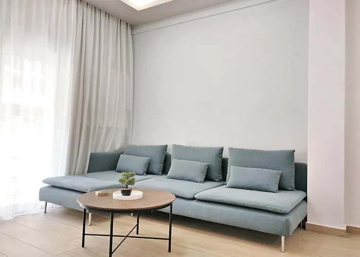 City Center Apartment With A Modern Breeze