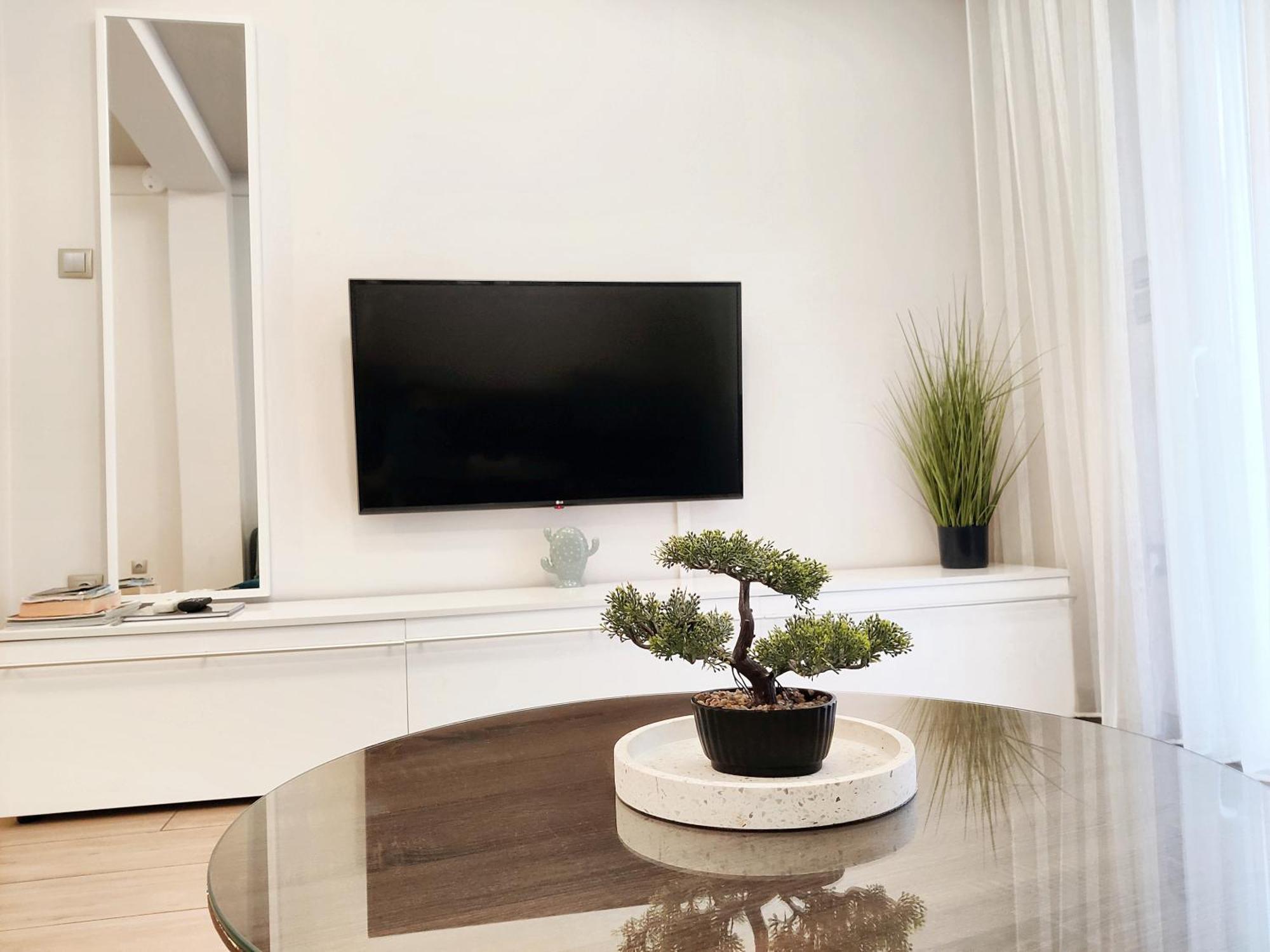 Center With A Modern Breeze Apartment *