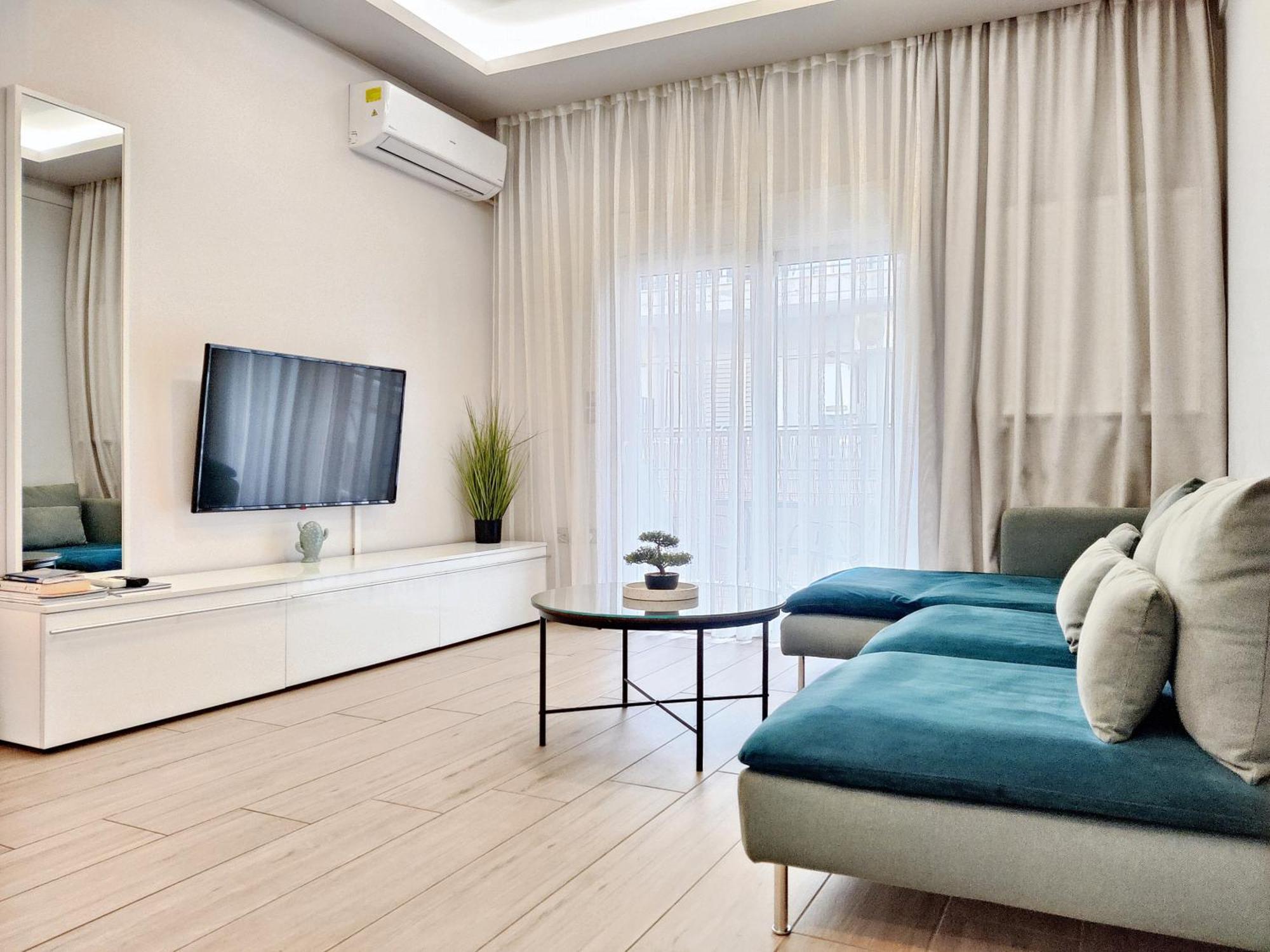 Center With A Modern Breeze Apartment *